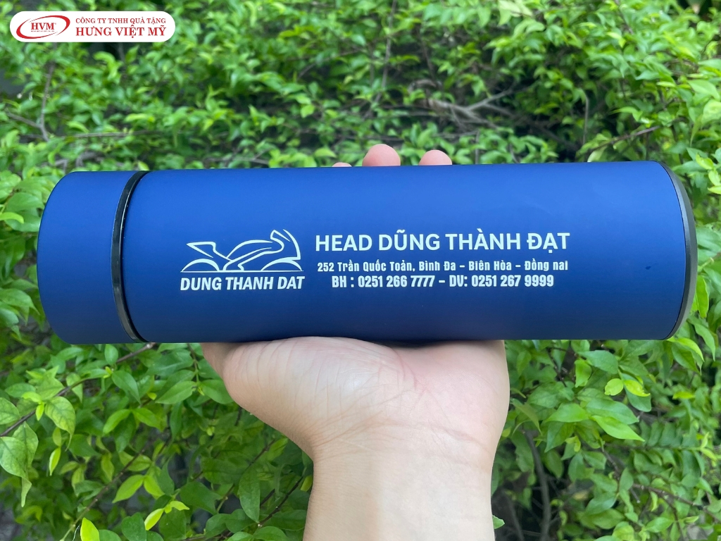 Thành phẩm in bình giữ nhiệt theo yêu cầu giao đúng hạn cho khách hàng.