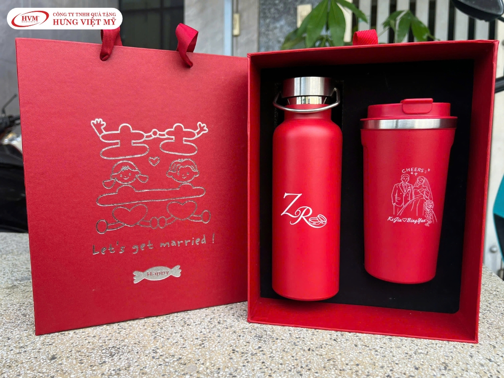 Bộ quà tặng bình giữ nhiệt in logo làm quà cưới tại Hưng Việt Mỹ